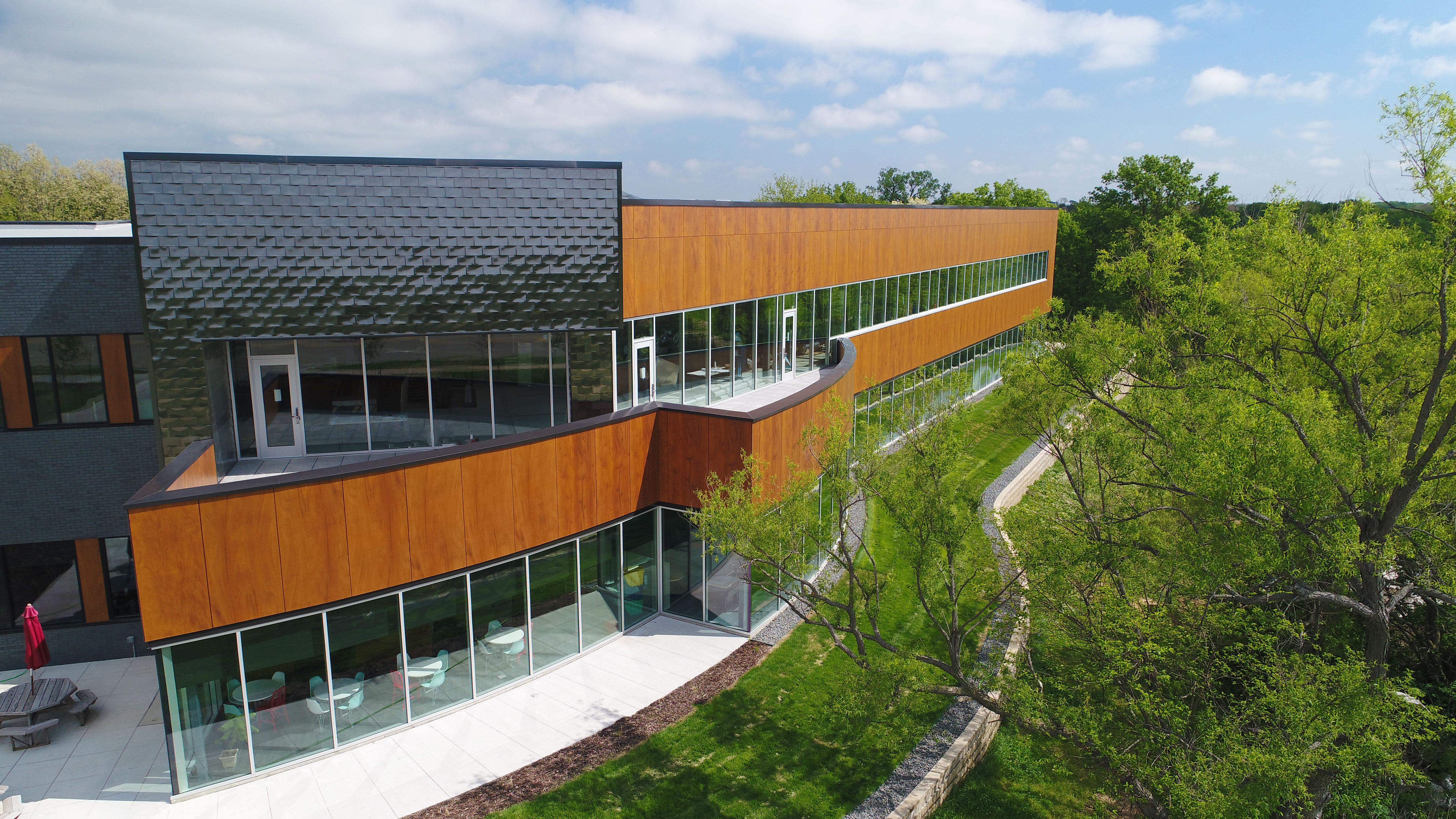 Leepfrog building